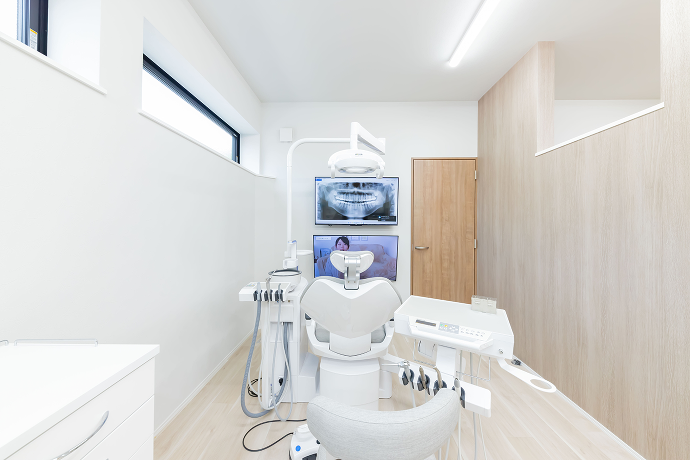 院内紹介サムネイル03_半個室診療室