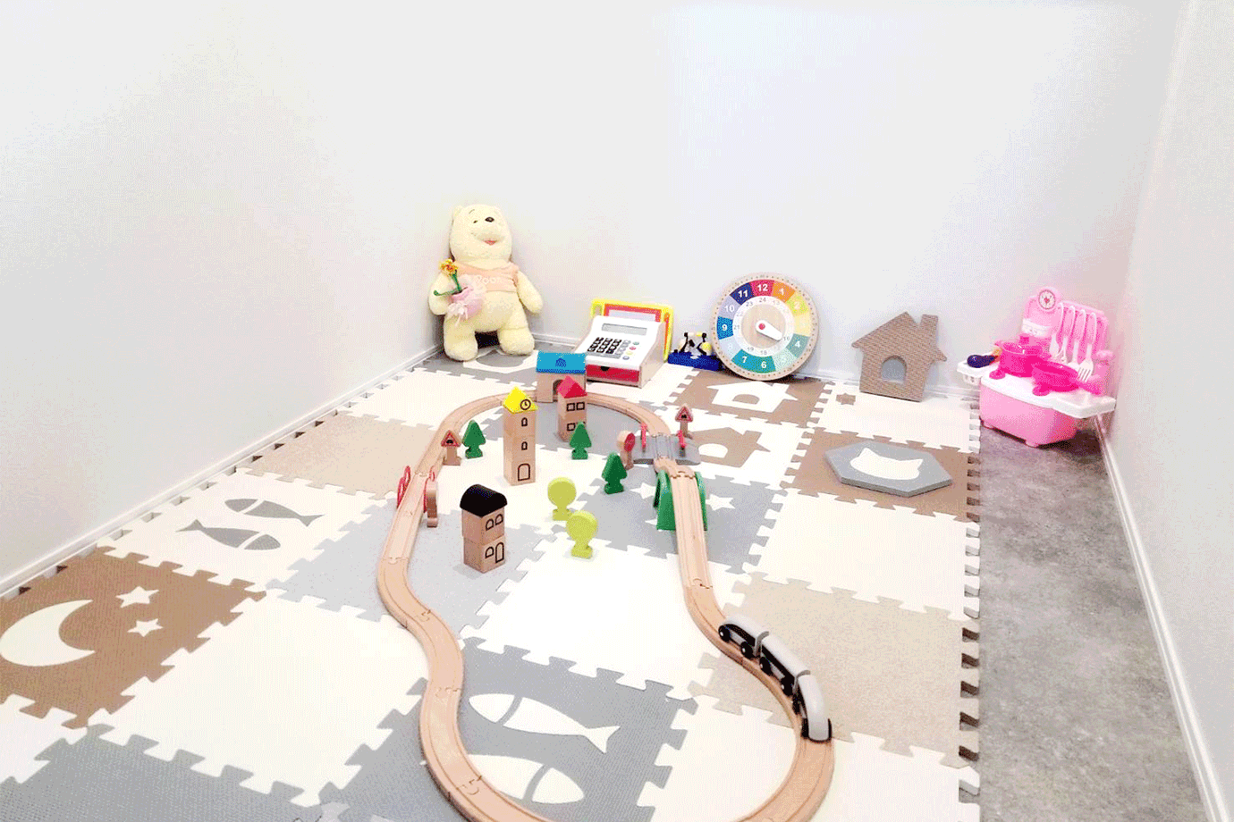 院内紹介サムネイル04_キッズコーナー